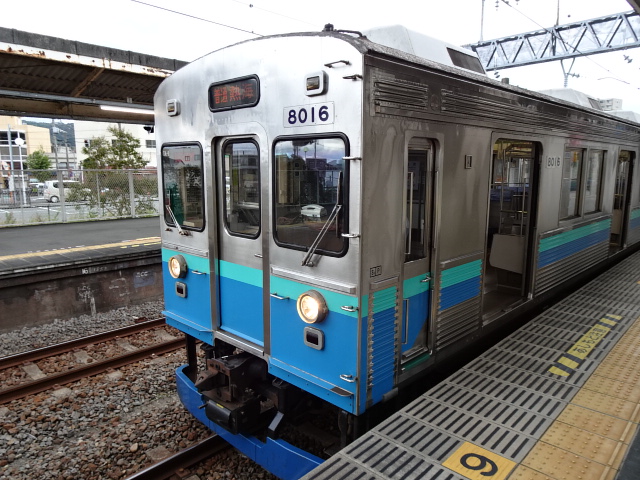 伊豆急8000系伊東にて出発を待つ