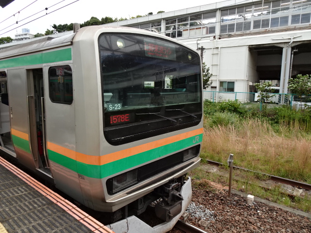 E231系熱海にて出発を待つ