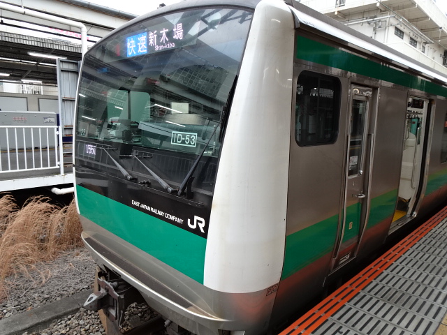 E233系7000番台川越にて出発を待つ