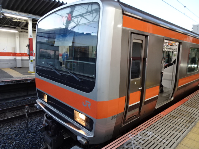 E231系0番台南浦和にて出発を待つ