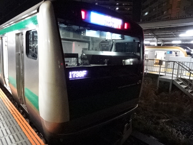 E233系7000番台川越にて出発を待つ