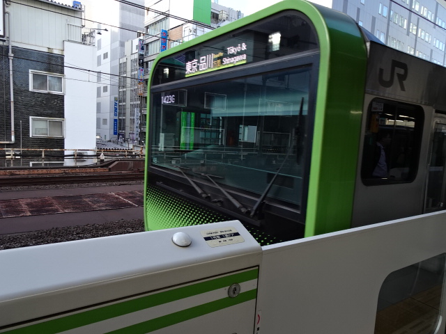 E235系0番台秋葉原入線